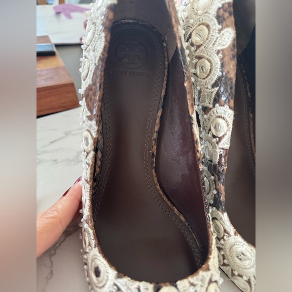 Tory Burch  - New Francesca Pointy toe Pump in color Faded Coffee Ivory - Picture 6 of 7